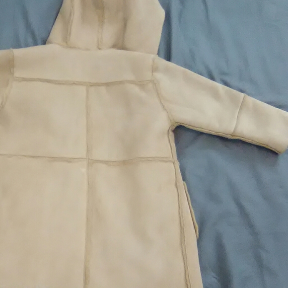 Little girls tan baby Gap coat. - Picture 4 of 4